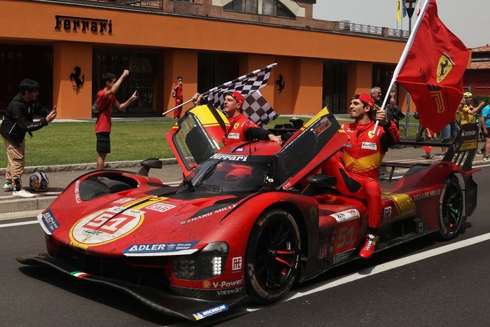Desfile Ferrari 499P Maranello