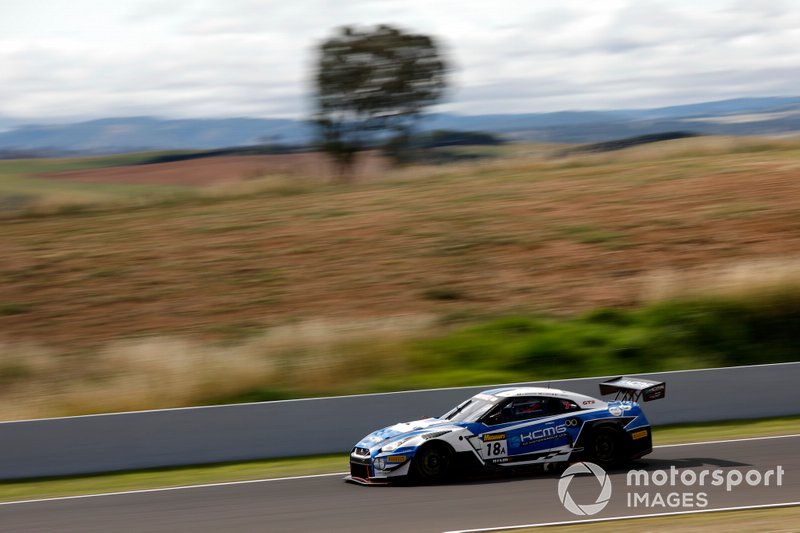 #18 KCMG Nissan GT-R Nismo GT3: Alexandre Imperatori, Oliver Jarvis, Edoardo Liberati