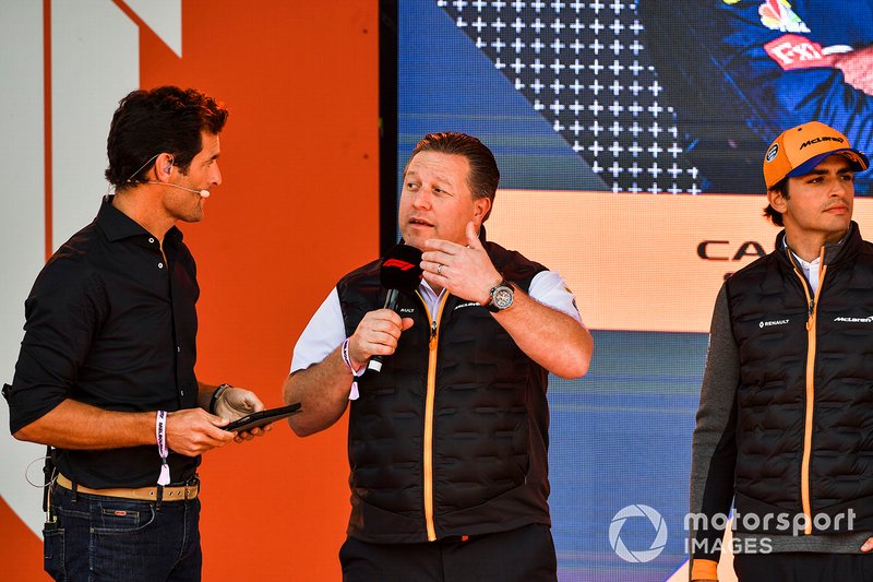 Mark Webber, Zak Brown, McLaren Executive Director en Carlos Sainz Jr., McLaren