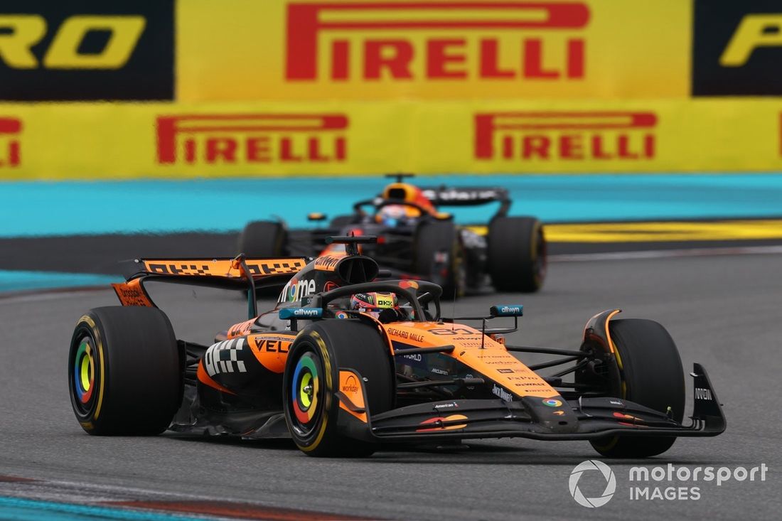 Oscar Piastri, McLaren, Max Verstappen, Red Bull Racing