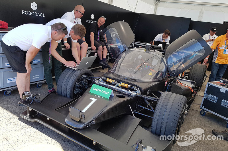 Le Devbot, voiture d'essais de Roborace 