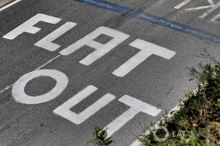 Marcas viales en homenaje a Colin McRae