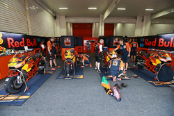 Box: Red Bull KTM Factory Racing