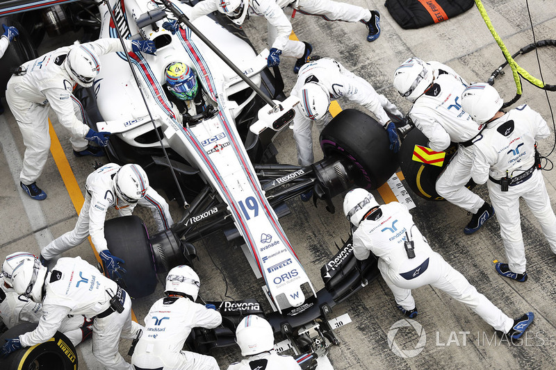 Felipe Massa, Williams FW40, pit stop action