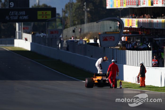 Stoffel Vandoorne, McLaren MCL33 detenido en la pista