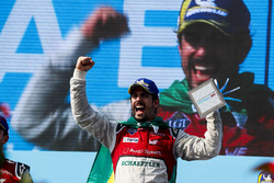 Lucas di Grassi, Audi Sport ABT Schaeffler, festeggia sul podio