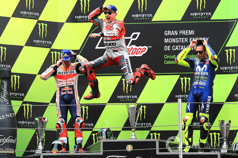 Podio: il secondo classificato Marc Marquez, Repsol Honda Team, il vincitore della gara Jorge Lorenzo, Ducati Team, il terzo classificato Valentino Rossi, Yamaha Factory Racing