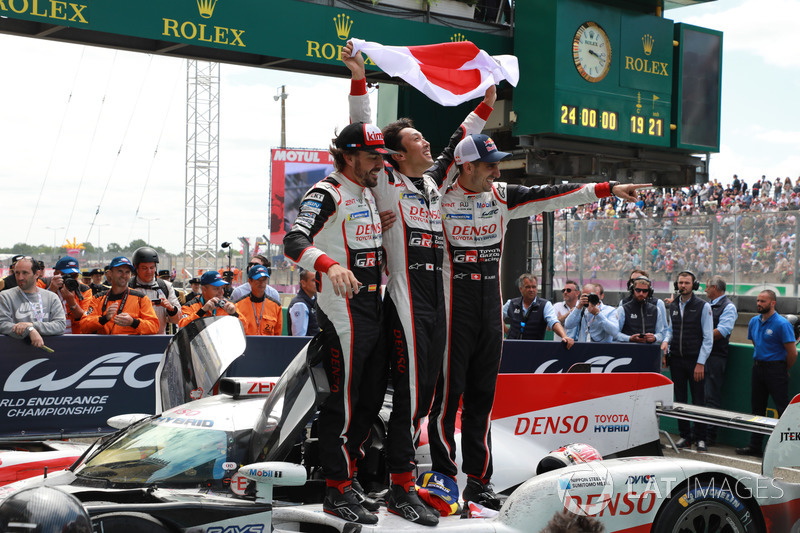 Ganadores de las 24 Horas de Le Mans 2018 #8 Toyota Gazoo Racing Toyota TS050: Sébastien Buemi, Kazuki Nakajima, Fernando Alonso