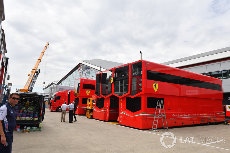 Des camions Ferrari