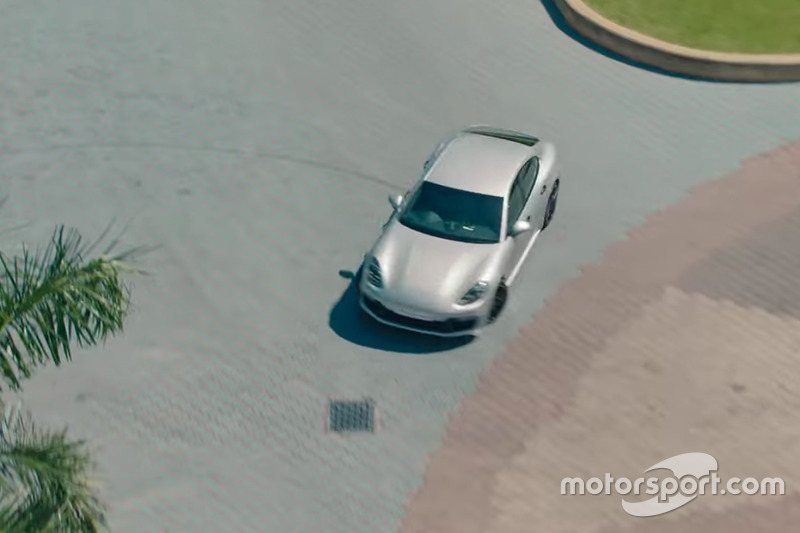 Жакі Ікс у Porsche Panamera