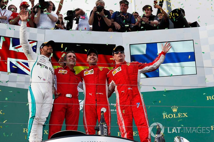 Lewis Hamilton, Mercedes-AMG F1, Sebastian Vettel, Ferrari y Kimi Raikkonen, Ferrari en el podio
