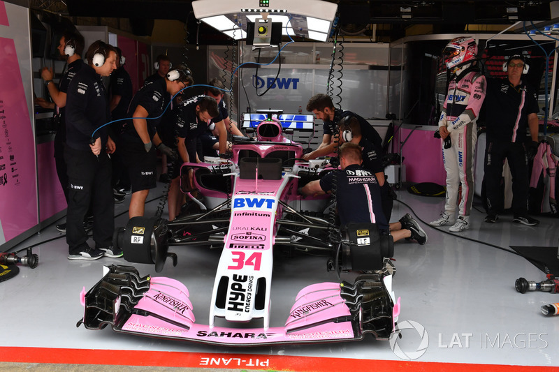 Nicholas Latifi, Force India VJM11 in the garage