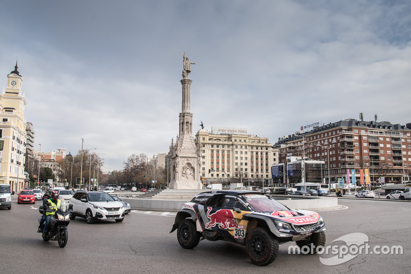 Carlos Sainz, Lucas Cruz, Peugeot Sport in the streets of Madrid