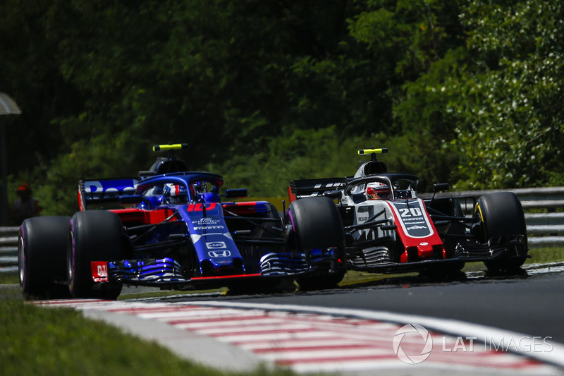 Пьер Гасли, Scuderia Toro Rosso STR13 и Кевин Магнуссен, Haas F1 Team VF-18