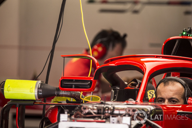 Detail bagian depan dan kaca spion Ferrari SF71H