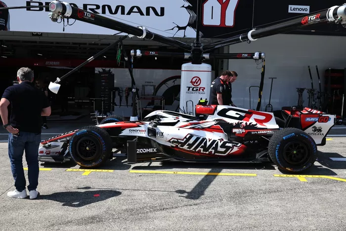تفاصيل Haas VF-26