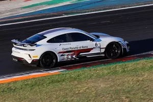 Porsche Taycan Rush a Vallelunga