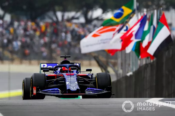 10ª Daniil Kvyat, Toro Rosso STR14 1:33:26.609