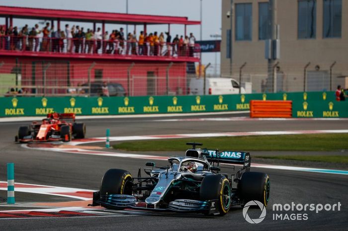 Lewis Hamilton, Mercedes AMG F1 W10, Charles Leclerc, Ferrari SF90 