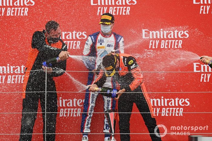 Podio: Bent Viscaal, MP Motorsport, Lirim Zendeli, Trident y Theo Pourchaire, ART Grand Prix 