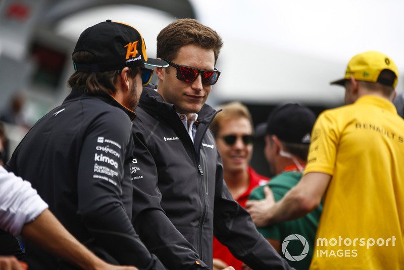 Гонщики McLaren Стоффель Вандорн и Фернандо Алонсо