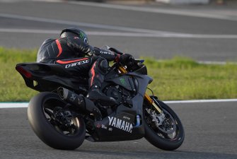 Льюіс Хемілтон тестує Yamaha Superbike