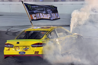Joey Logano, Team Penske, Ford Fusion Shell Pennzoil celebrates his championship win with a burnout