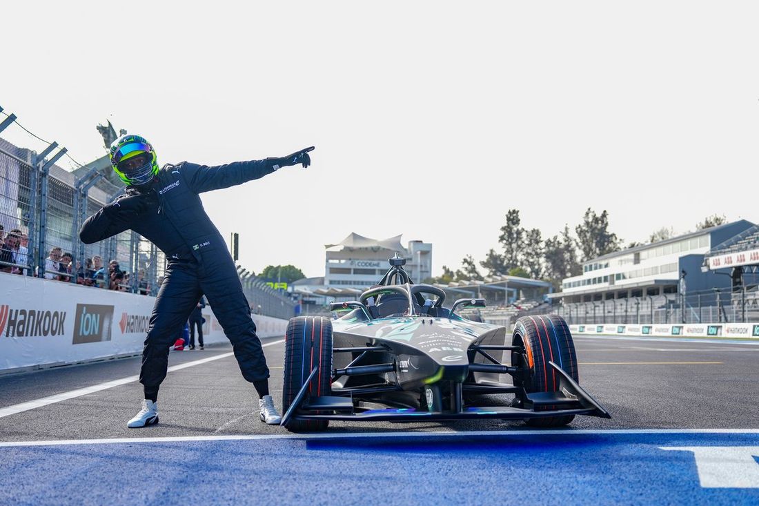 Usain Bolt y el coche GENBETA de Fórmula E
