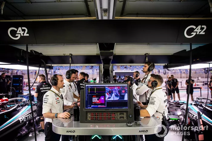 Ingénieurs de l'écurie Mercedes-AMG F1