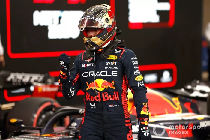 El hombre de la pole Max Verstappen, Red Bull Racing, llega al Parc Ferme