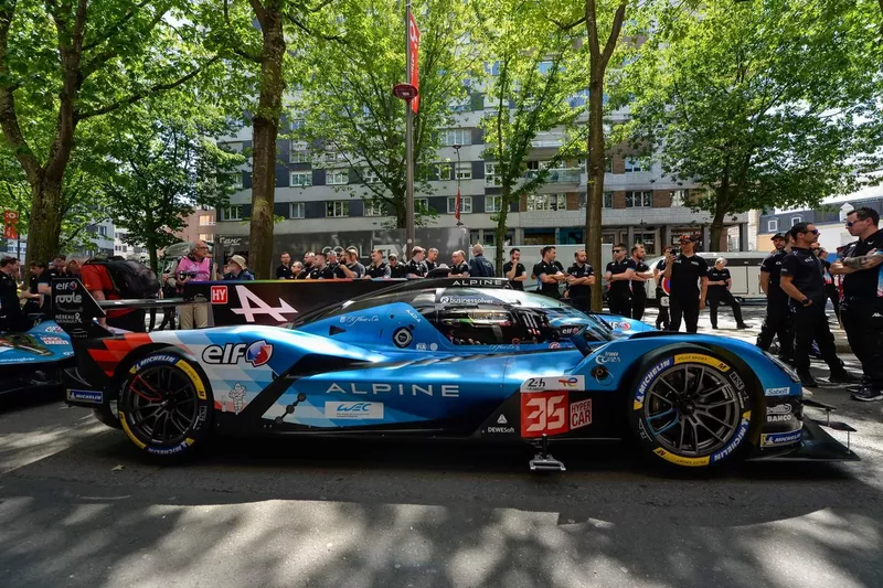 #35 Alpine Endurance Team Alpine A424 de Paul-Loup Chatin, Ferdinand Habsburg-Lothringen, Charles Milesi