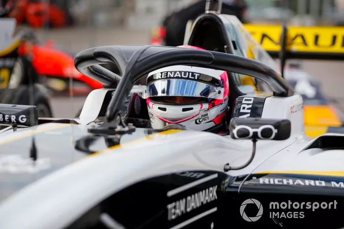 O piloto da equipe ART na Fórmula 2, Christian Lundgaard, perderá a pré-temporada da categoria no Bahrein porque está em quarentena em um hotel na ilha espanhola de Tenerife após surgirem casos do coronavírus no local