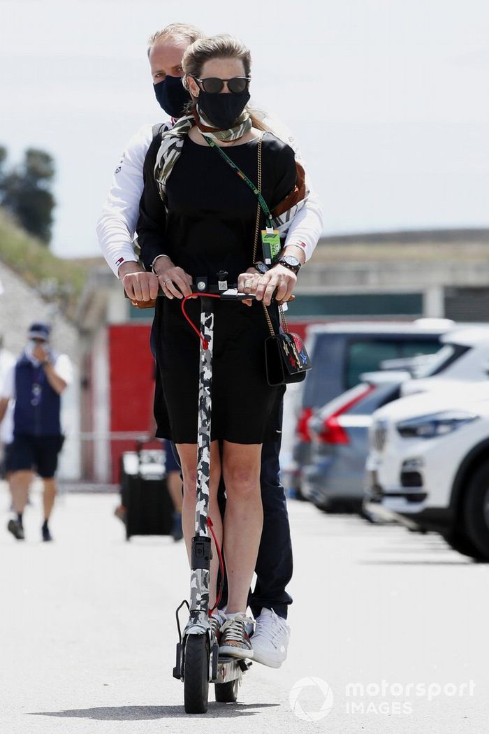 Valtteri Bottas, Mercedes y Tiffany Cromwell