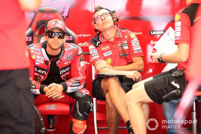 2023-2024 Enea Bastianini le reclama para el equipo oficial Ducati
