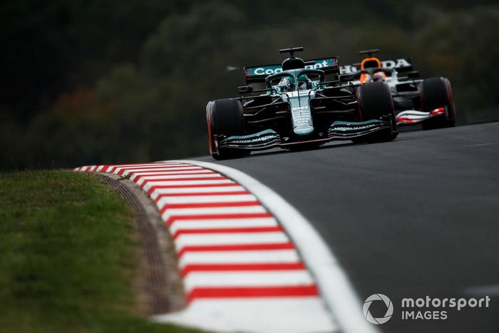 Lance Stroll, Aston Martin AMR21, Max Verstappen, Red Bull Racing RB16B