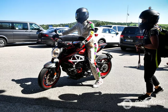 Lewis Hamilton, Mercedes y Angela Cullen, su fisio