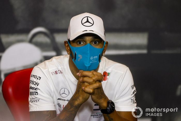 Lewis Hamilton, Mercedes-AMG F1 en la conferencia de prensa 