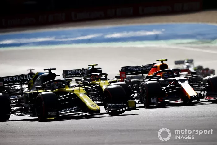 Daniel Ricciardo, Renault F1 Team R.S.20, Alex Albon, Red Bull Racing RB16, Esteban Ocon, Renault F1 Team R.S.20 al inicio
