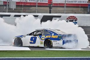 Race winner Chase Elliott, Hendrick Motorsports, Chevrolet Camaro NAPA Auto Parts