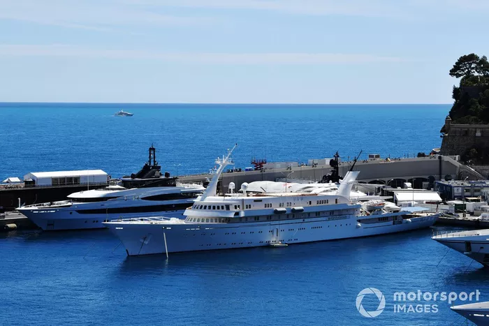El yate Atlantis II y otros más en el GP de Mónaco