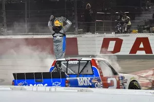 Race winner Sheldon Creed, GMS Racing, Chevrolet Silverado