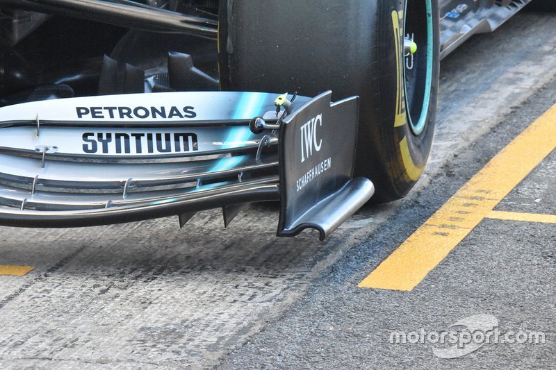 Mercedes AMG F1 W10 yeni ön kanat kenarı
