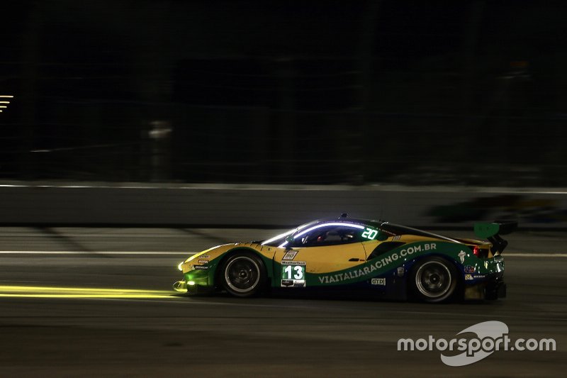 #13 Via Italia Racing Ferrari 488 GT3: Chico Longo, Victor Franzoni, Marcos Gomes, Andrea Bertolini