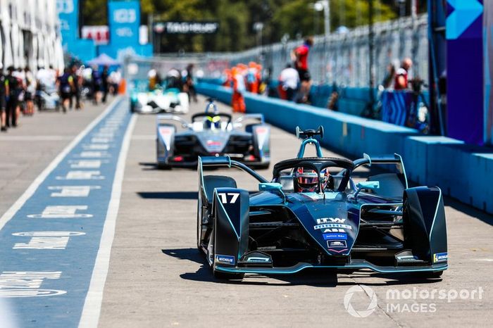 Gary Paffett, HWA Racelab, VFE-05, pit lane