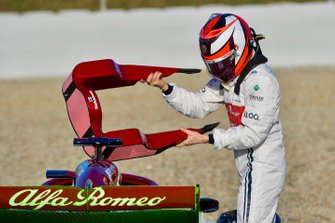 Kimi Raikkonen, Alfa Romeo Racing C38, spins into the gravel on the opening morning of testing