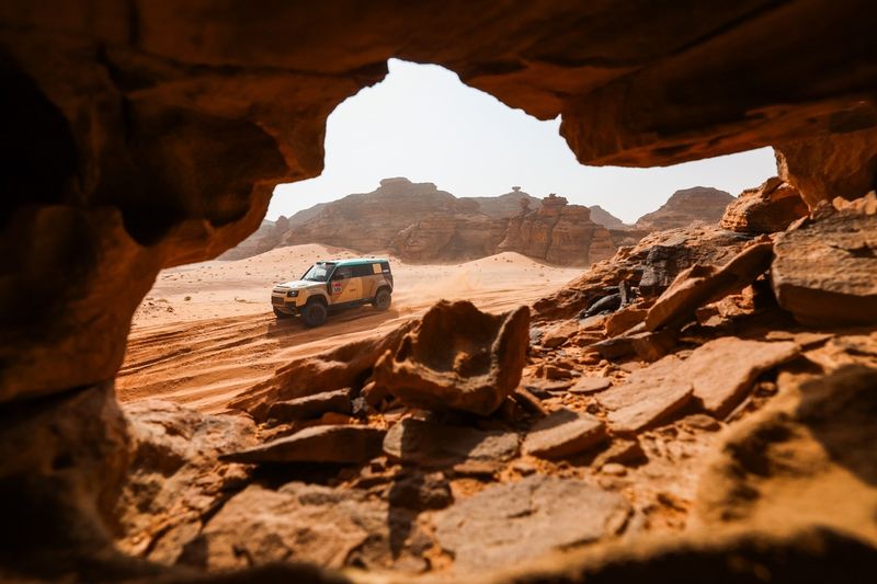 #500 Defender Rally, Defender D7X-R: Stéphane Peterhansel, Michael Metge 