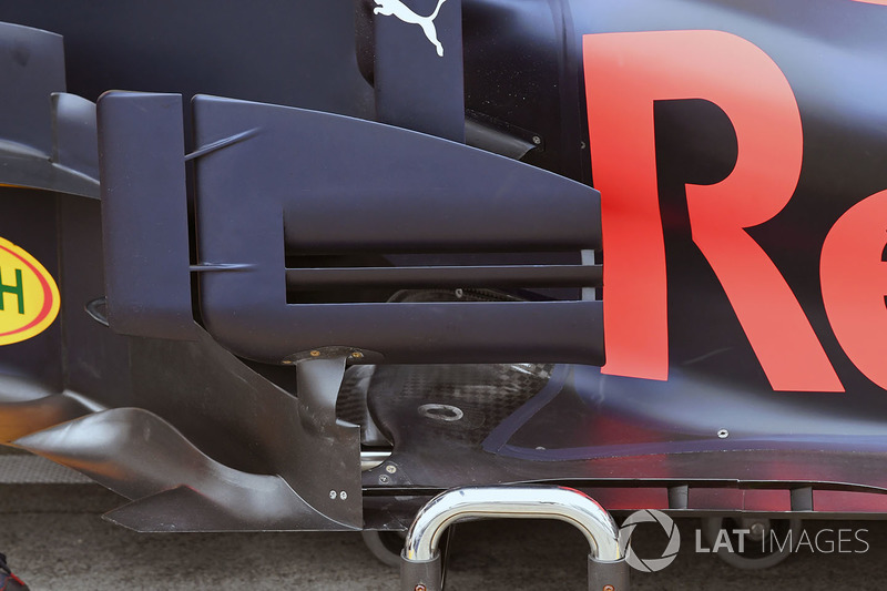 Red Bull Racing RB13 bargeboard detalle