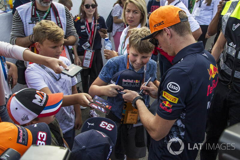 Max Verstappen, Red Bull Racing signs autographs for the fans