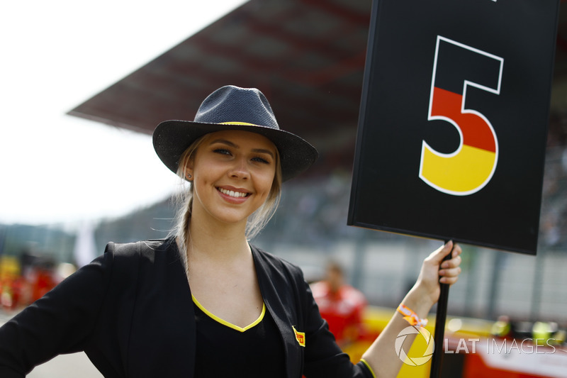 Grid Girl F1