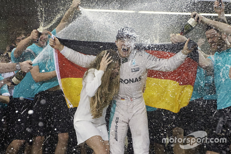 Nico Rosberg, Mercedes AMG F1 viert zijn titel met zijn vrouw Vivian Rosberg en hetteam